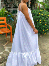 Maxikleid mit Spaghettiträgern und Rüschen